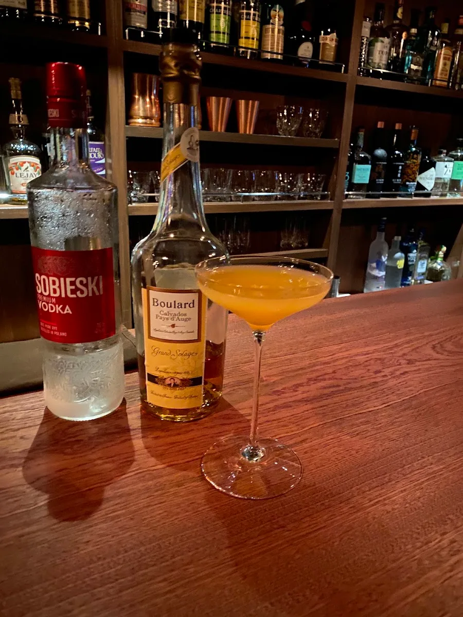 BAR VICTOR’S · 10